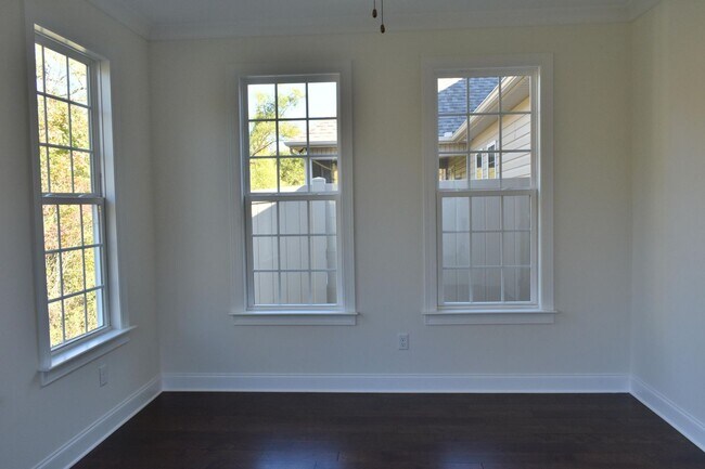 Building Photo - Townhouse for Rent in Hixson