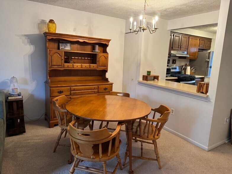 Building Photo - 307 Brookside Ln