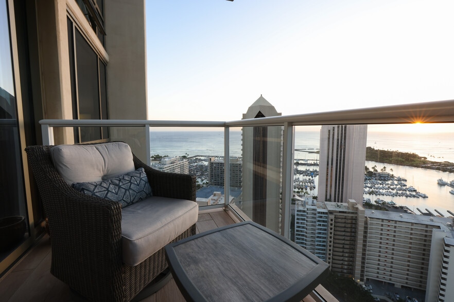 Building Photo - 1551 Ala Wai Blvd