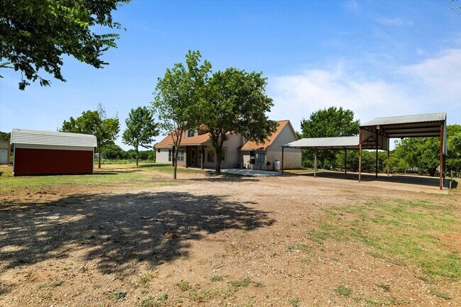 Building Photo - 402 N Pkwy Dr