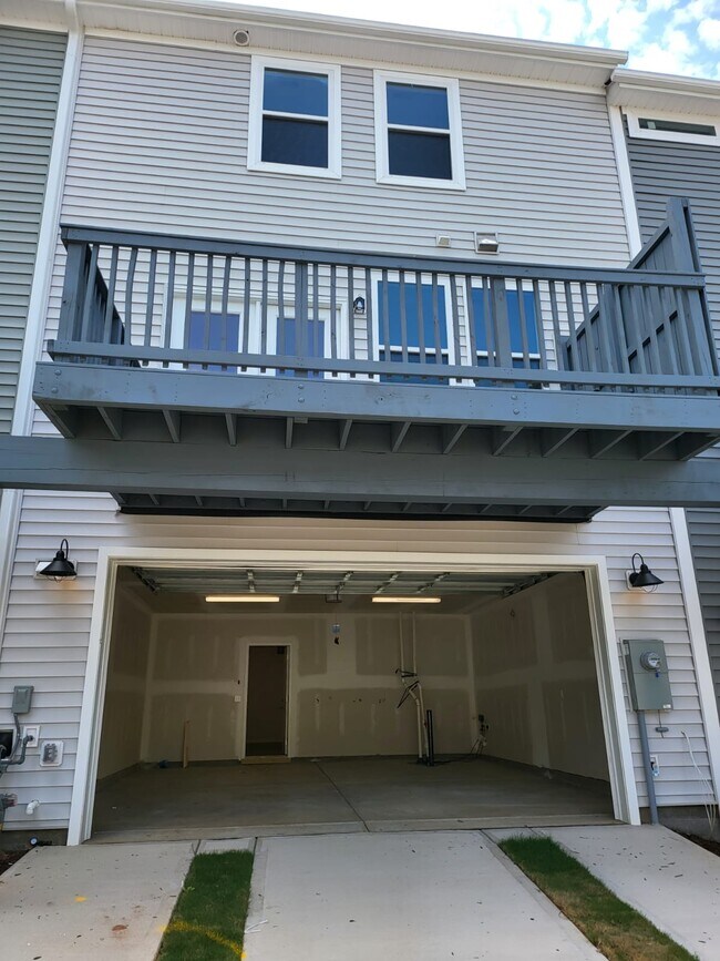 Building Photo - 436 Church St