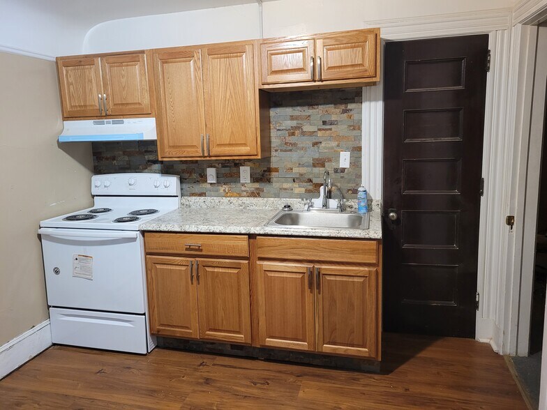 Building Photo - 265 Main St