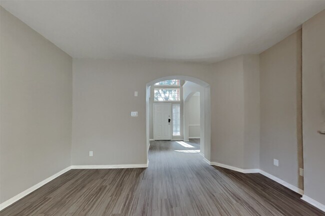 Primary Photo - 3511 Glenhill Dr