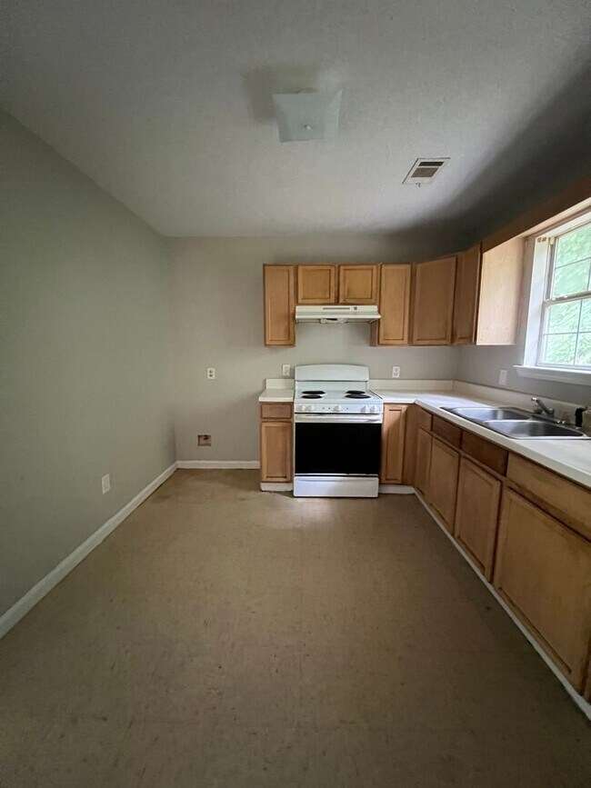 Building Photo - 8127-8127 Carlton Trail NW