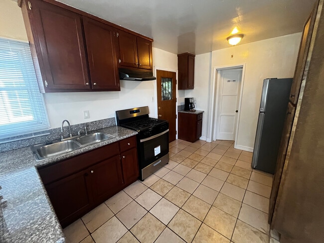 Building Photo - 2716 W 101st St