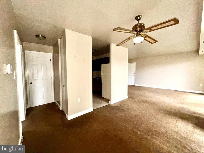 Building Photo - 9282 Adelphi Rd