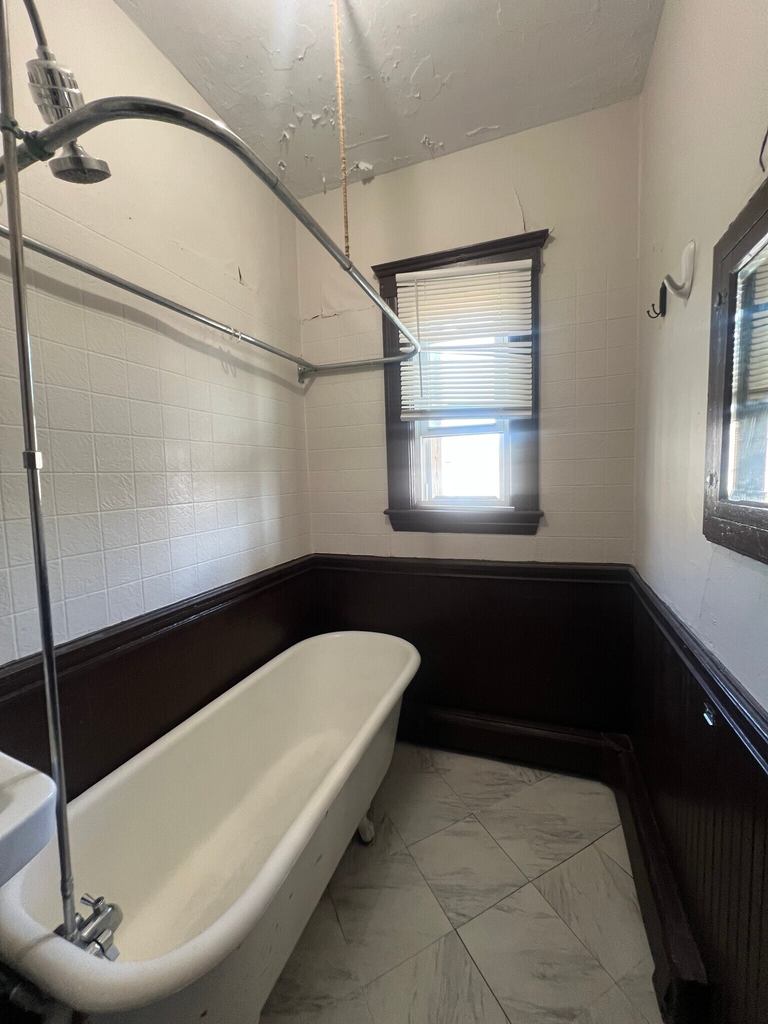 Building Photo - 118 Columbia St