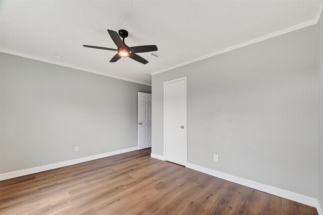 Building Photo - 2003 Isla Dr