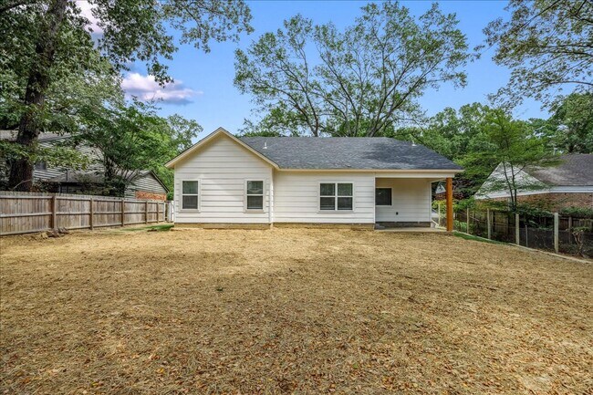 Building Photo - Stunning New Construction House in East Memphis!