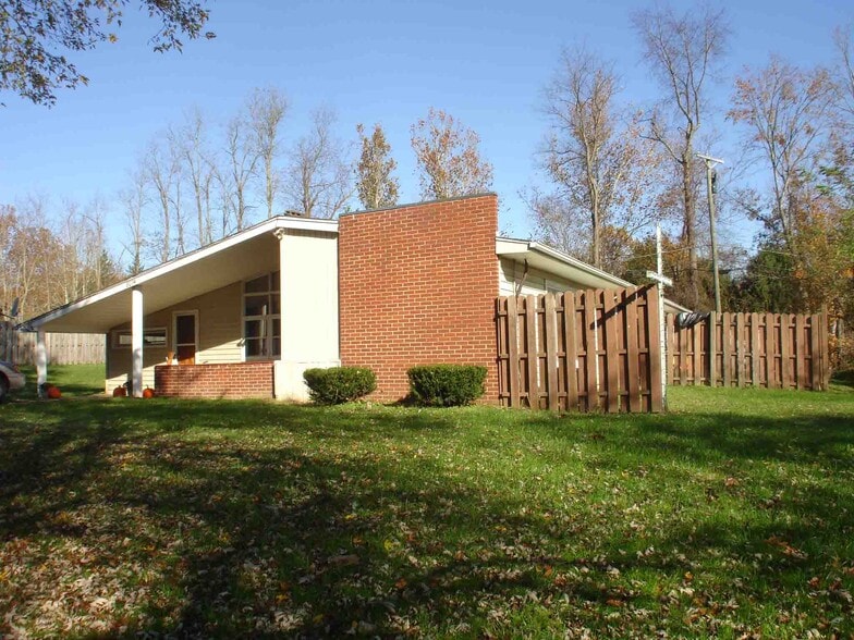 Building Photo - 8074 Rolling Hills Dr