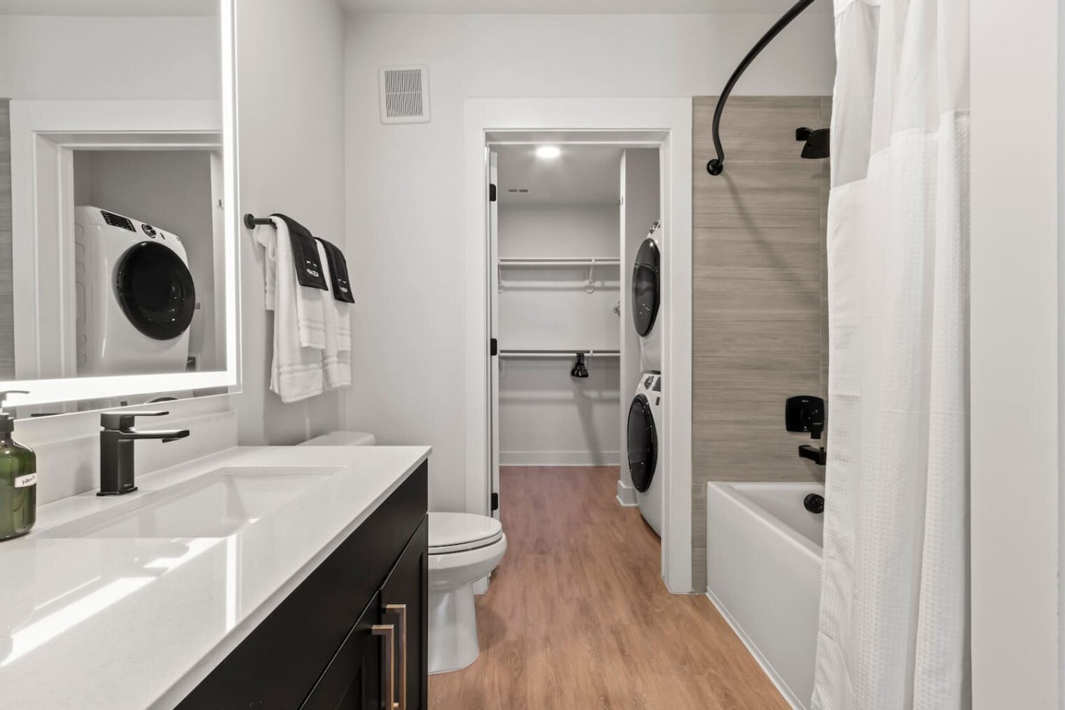 Building Photo - 2317 W Grace St