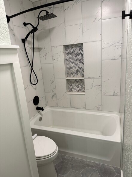 Building Photo - 9234 Fishers Hill Dr