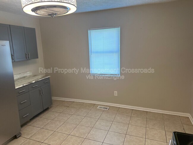 Building Photo - 832 N California St