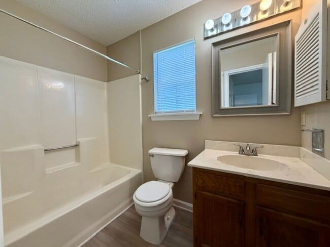 Building Photo - 8231 Meadowdale Ln
