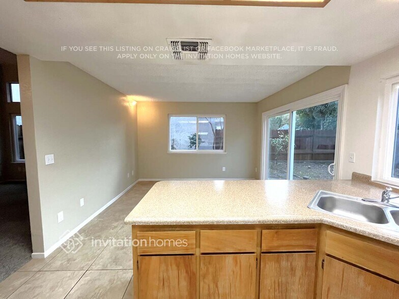 Building Photo - 2250 Sandcastle Way