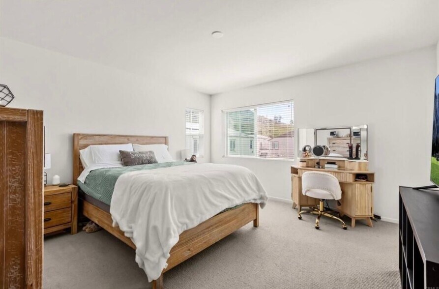 Building Photo - 359 Sweet Pl