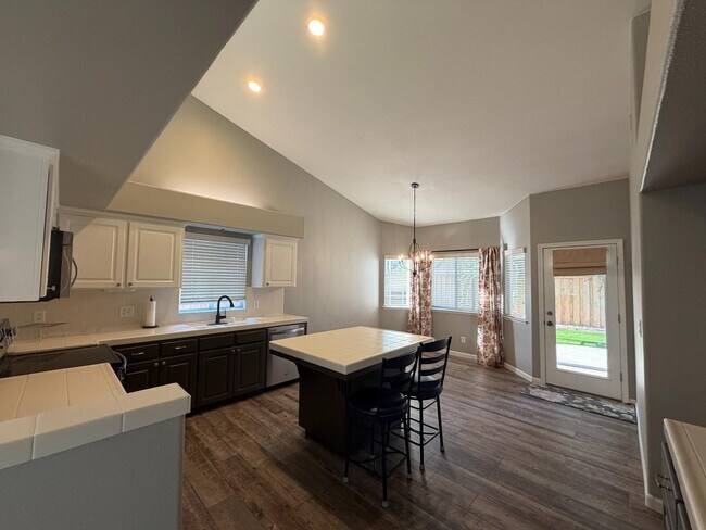 Building Photo - 2785 E Shea Dr