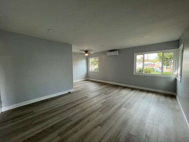 Building Photo - Remodeled & MOVE IN READY 2+1 duplex in Panorama City FOR LEASE!