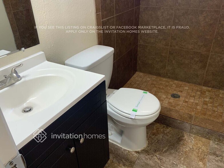 Building Photo - 3033 E Corrine Dr