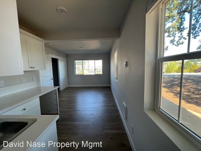 Building Photo - 4 br, 3.5 bath House - 17022 SW Lemongrass...