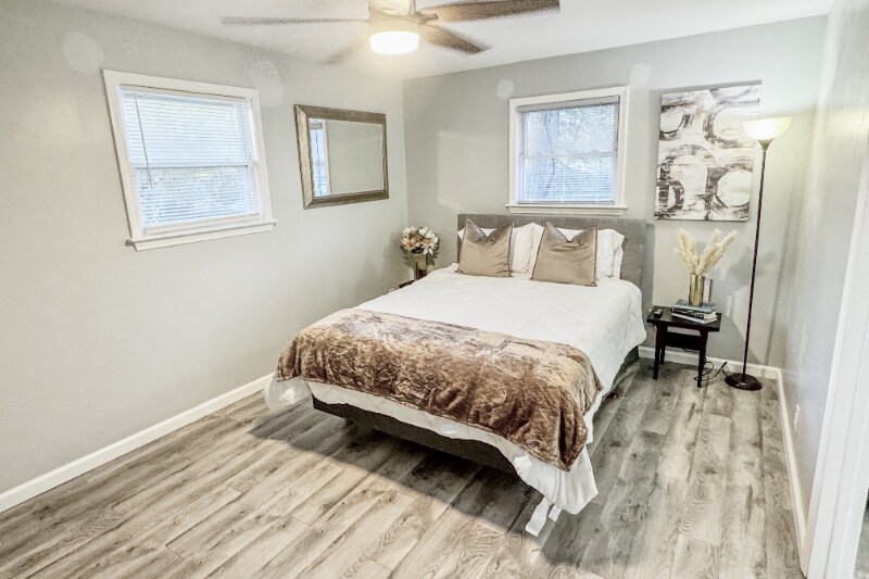 Building Photo - 618 Troy St