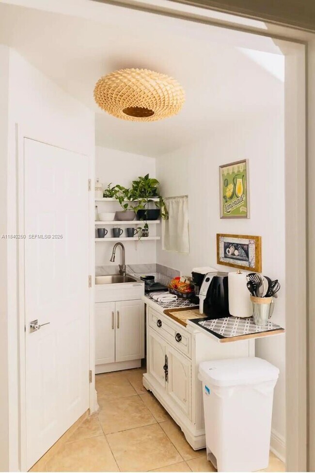 Building Photo - 2221 SW 26th Ln