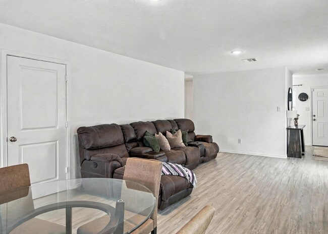 Building Photo - 3 Bedroom Home in Grace Valley