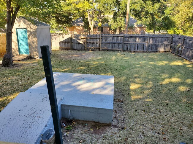 Building Photo - 705 N Boulevard