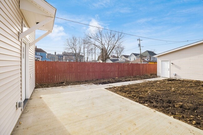 Building Photo - 55 Brehl Ave