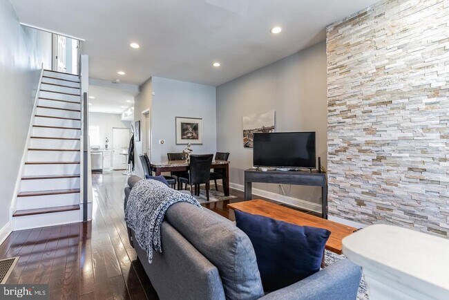 Building Photo - 2653 Jasper St