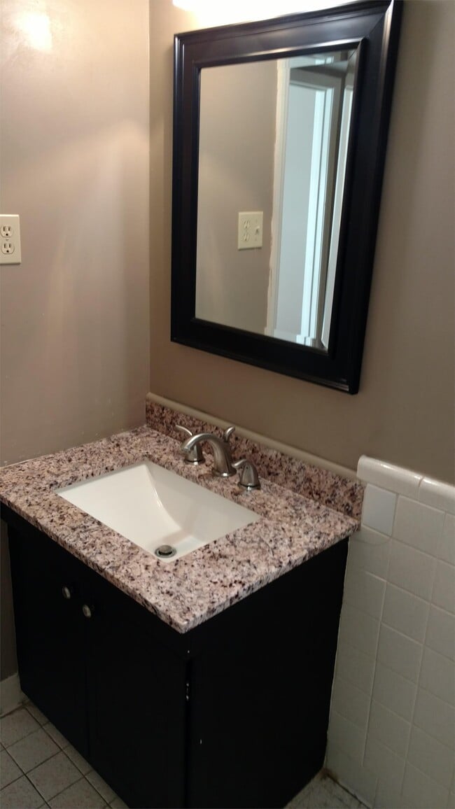 Building Photo - 2014 Montreat Pkwy