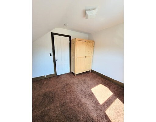 Building Photo - 33 Oak St