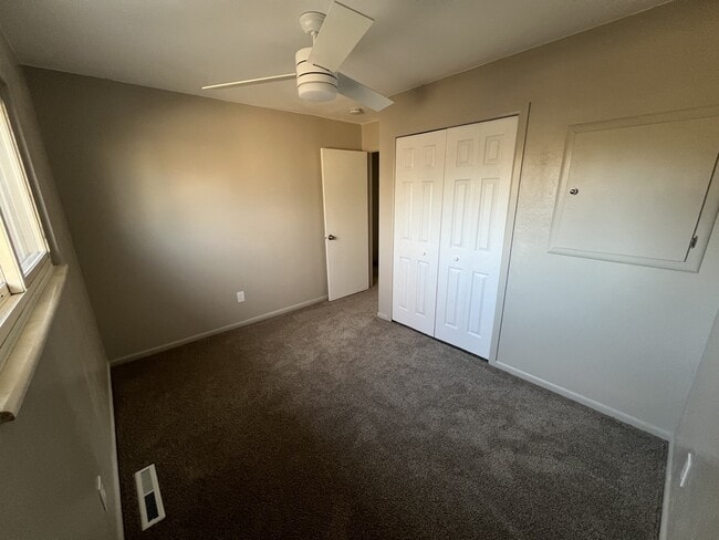 Building Photo - 4765 Nightingale Dr