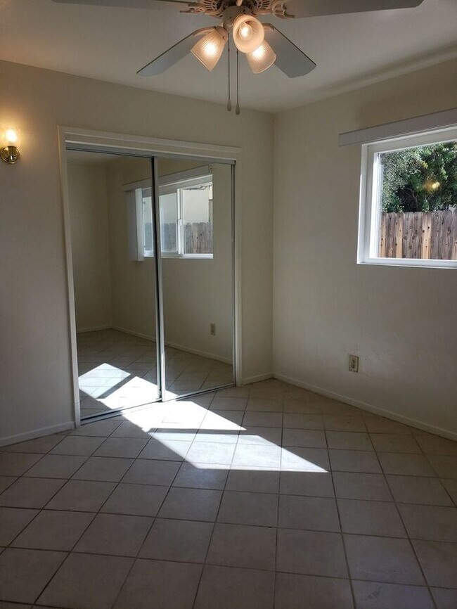 Building Photo - $1000 Move In Holiday Special!! La Mesa 2b...