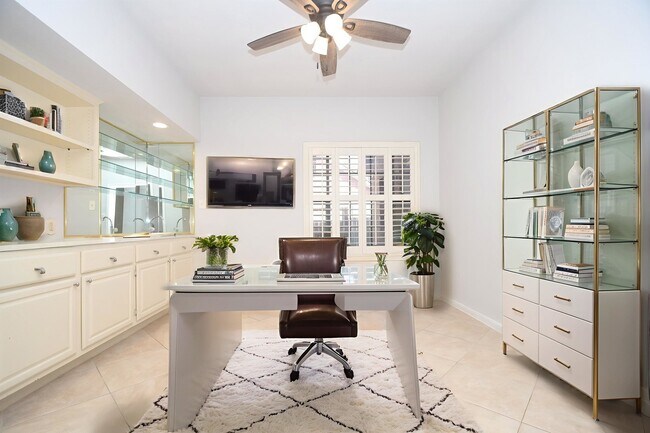 Building Photo - 4402 Jamaica Dr