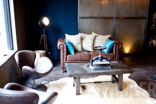 Building Photo - 220 N 10th St