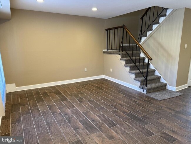 Building Photo - 131 Chelsea Cir