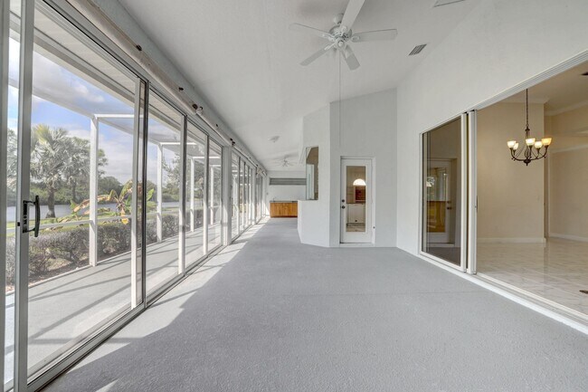 Building Photo - 8028 Plantation Lakes Dr