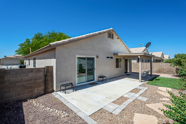 Building Photo - Warm Desert Living in La Cholla Ridge – 3 Bedroom Tucson Retreat