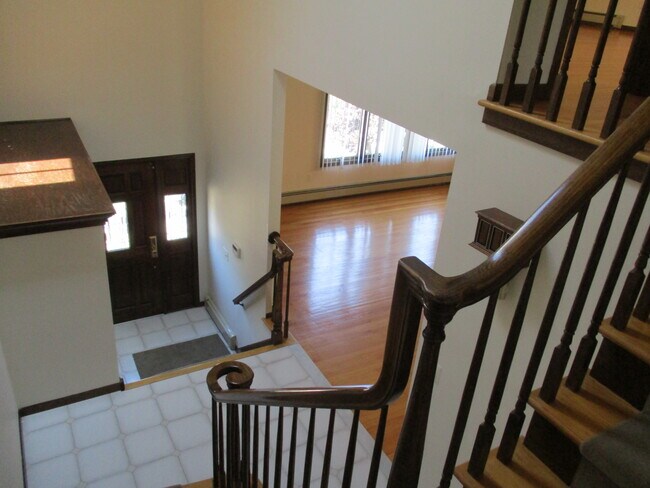 Building Photo - 362 Wilson Ave