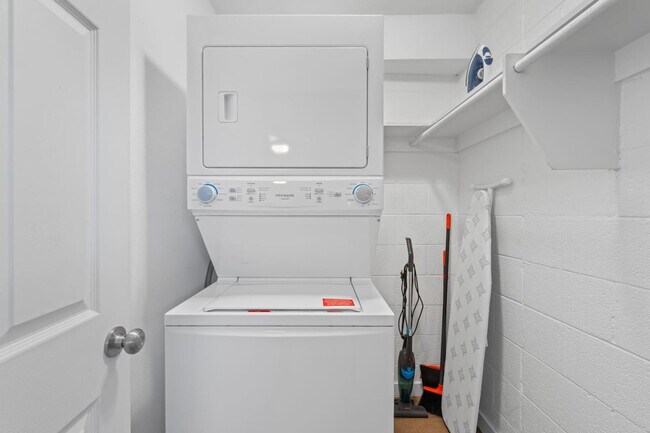 Building Photo - 1741 S Mill Ave