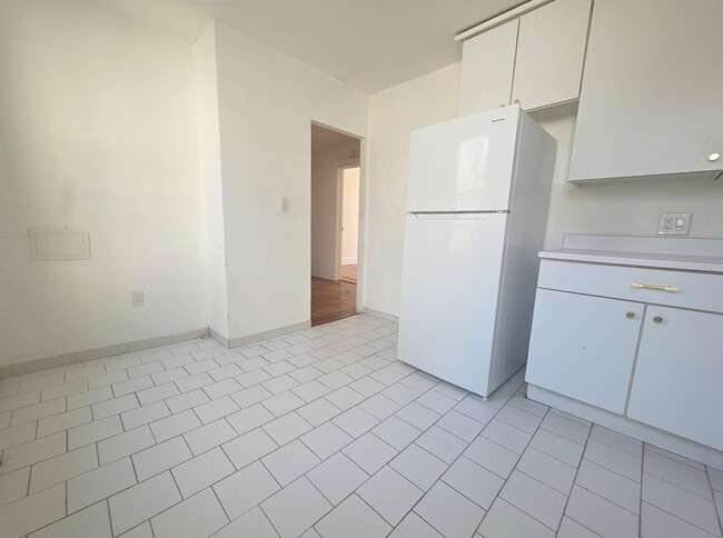 Building Photo - 10 66th St