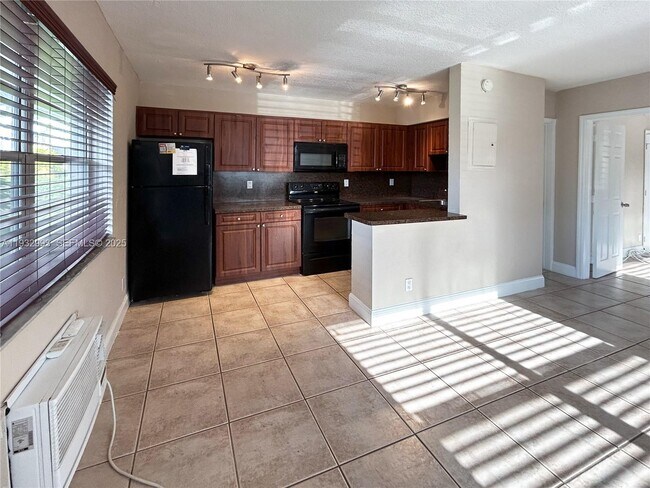 Building Photo - 715 NE 6th St