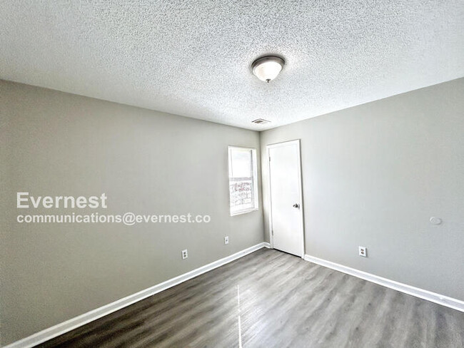 Building Photo - 2387 Rosehaven Ave