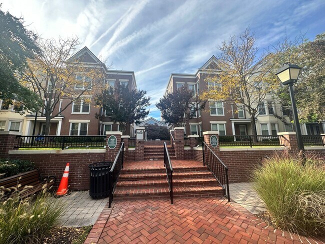 Building Photo - 910 Powhatan St
