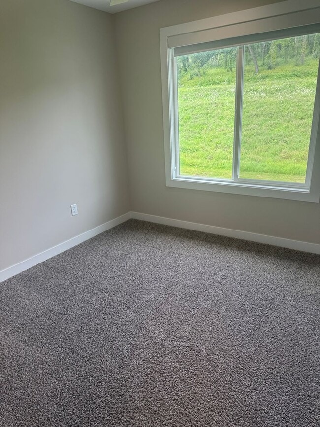 Building Photo - New 4 Bedroom | 2.5 Bath | Scenic Views | ...