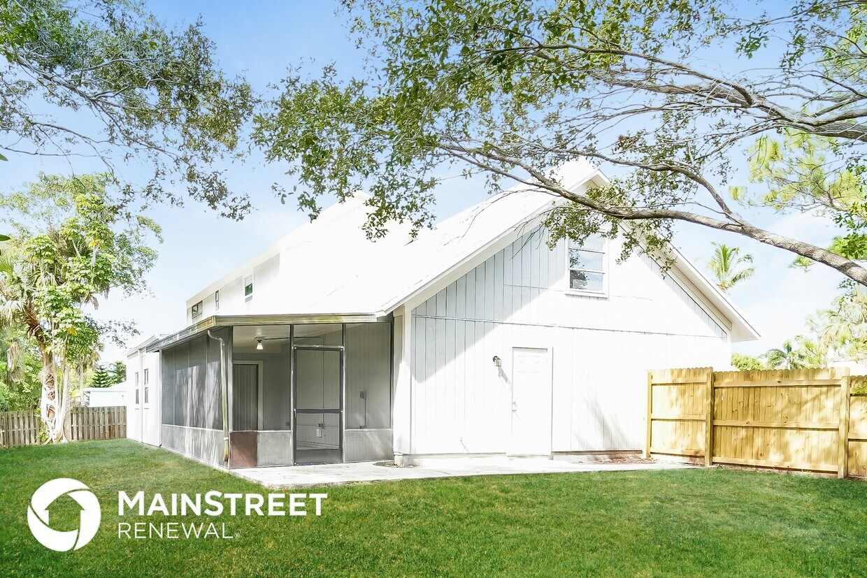 Building Photo - 3113 SE Quanset Cir