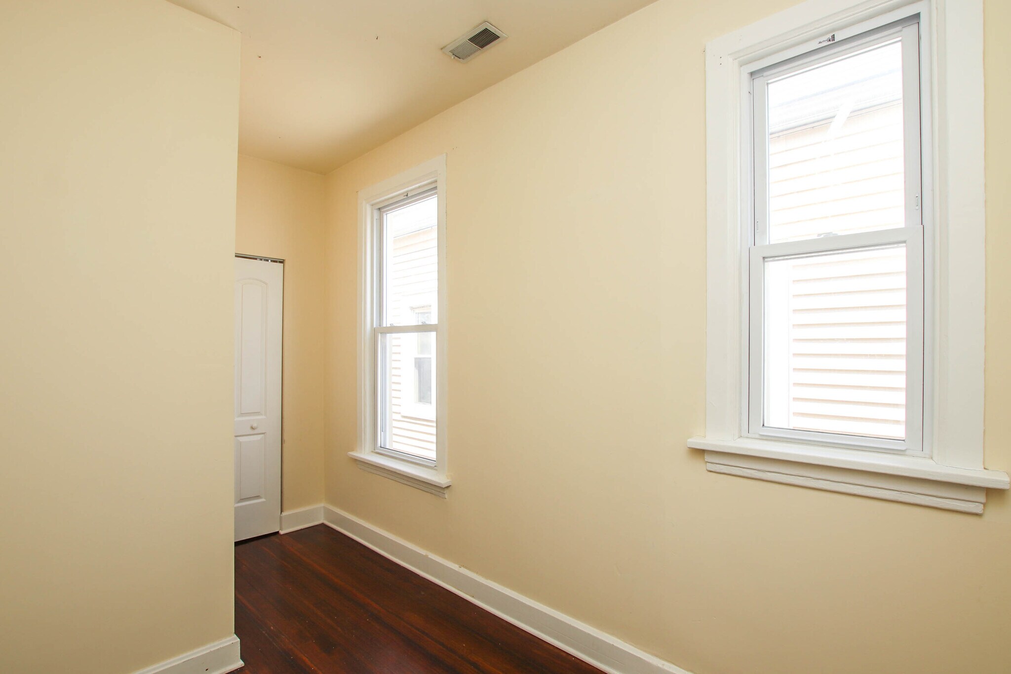 Building Photo - 2707 N Ridgeway Ave