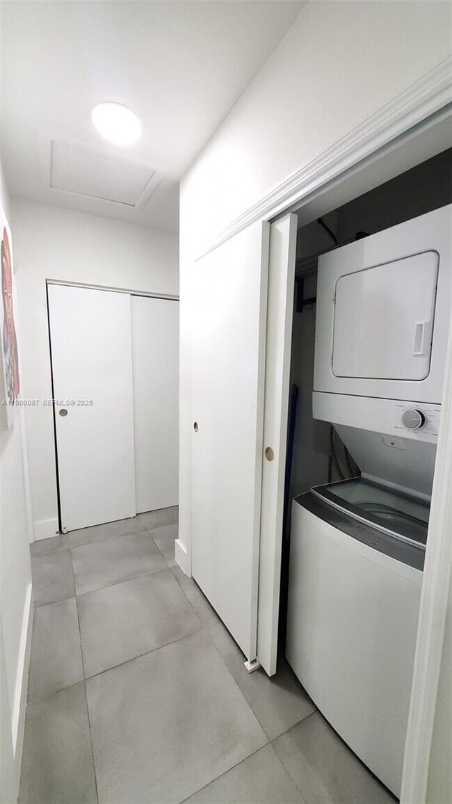 Building Photo - 510 NE 66th St