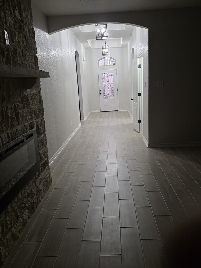 Building Photo - 519 Tooter St